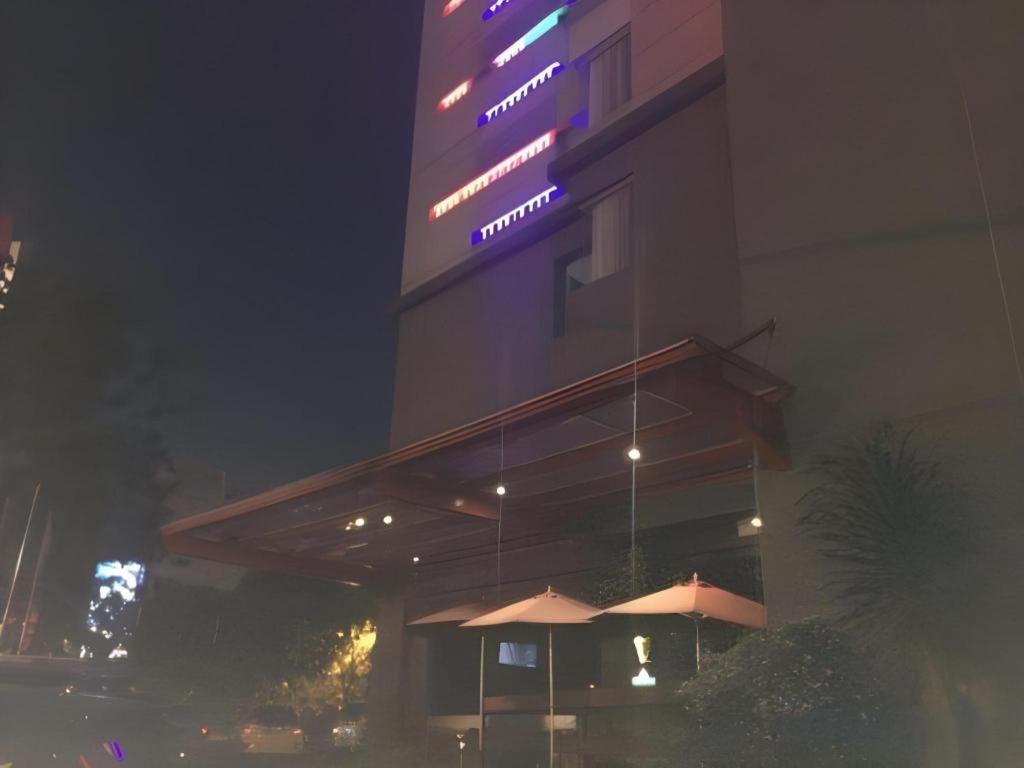 G Suites Hotel By Amithya Сурабая Екстериор снимка