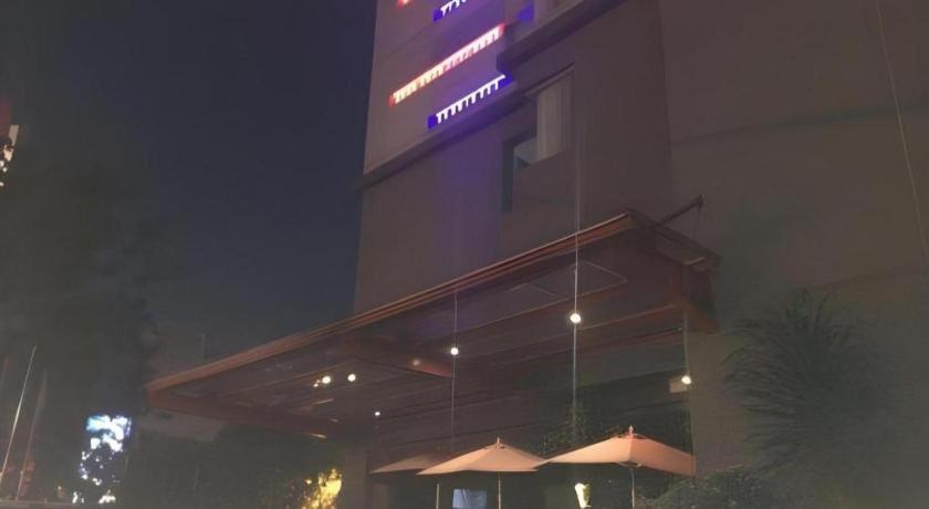 G Suites Hotel By Amithya Сурабая Екстериор снимка